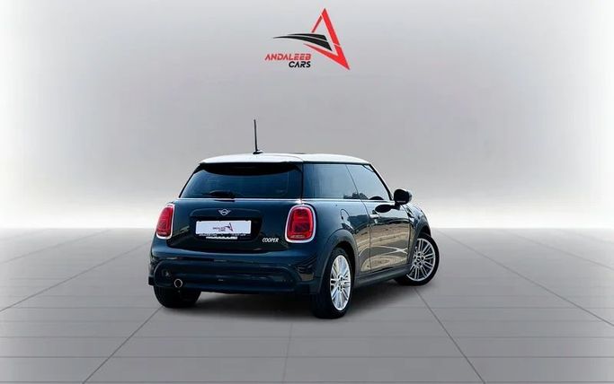 Подержанный MINI Hatch Cooper III (F55/F56) Рестайлинг 2, 1.5 л, 2023 в Дубае от Andaleeb Cars Черный цвет. Корейская | AUTO.AE
