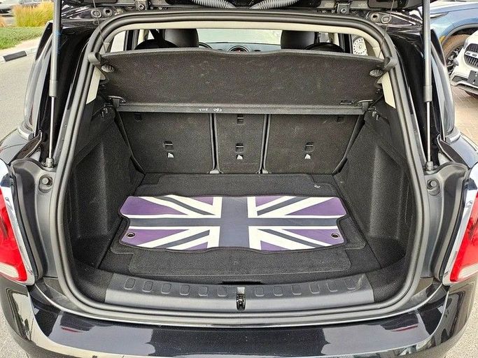 Used MINI Hatch Cooper S III (F55/F56) Facelift, 2.0 l, 2020 in Dubai by Irfan Motors, Black color. American Specs | AUTO.AE