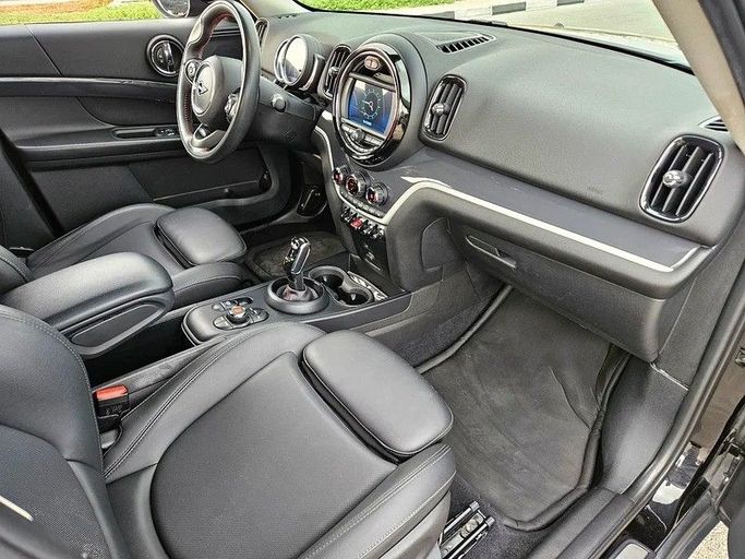 Used MINI Hatch Cooper S III (F55/F56) Facelift, 2.0 l, 2020 in Dubai by Irfan Motors, Black color. American Specs | AUTO.AE