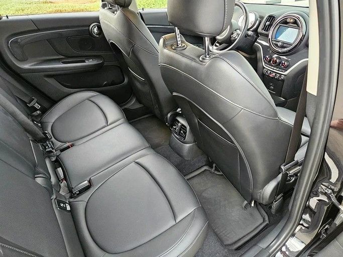 Used MINI Hatch Cooper S III (F55/F56) Facelift, 2.0 l, 2020 in Dubai by Irfan Motors, Black color. American Specs | AUTO.AE