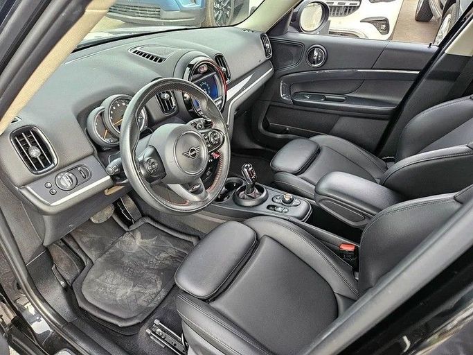 Used MINI Hatch Cooper S III (F55/F56) Facelift, 2.0 l, 2020 in Dubai by Irfan Motors, Black color. American Specs | AUTO.AE