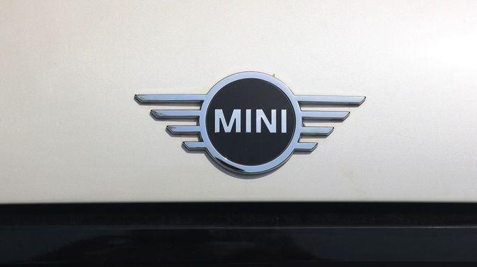 Used MINI Hatch Cooper III (F55/F56) Facelift 2, 1.5 l, 2024 in Dubai by Cariva Used Cars , White color. GCC Specs | AUTO.AE