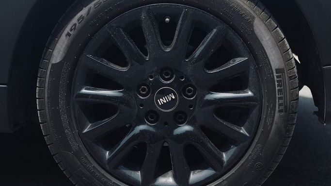 Used MINI Hatch Cooper III (F55/F56) Facelift 2, 1.5 l, 2024 in Dubai by Cariva Used Cars , White color. GCC Specs | AUTO.AE