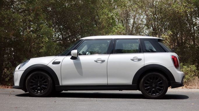 Used MINI Hatch Cooper III (F55/F56) Facelift 2, 1.5 l, 2024 in Dubai by Cariva Used Cars , White color. GCC Specs | AUTO.AE