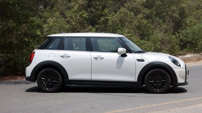 Used MINI Hatch Cooper III (F55/F56) Facelift 2, 1.5 l, 2024 in Dubai by Cariva Used Cars , White color. GCC Specs | AUTO.AE