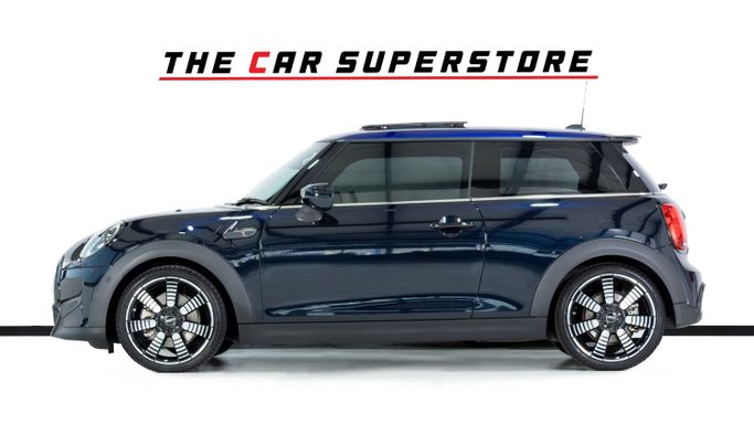 Подержанный MINI Hatch Cooper S III (F55/F56) Рестайлинг 2, 2.0 л, 2022 в Дубае от The Car Superstore Синий цвет. GCC | AUTO.AE