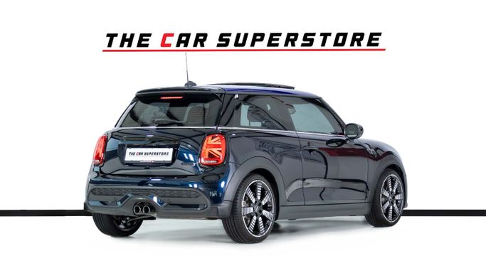 Подержанный MINI Hatch Cooper S III (F55/F56) Рестайлинг 2, 2.0 л, 2022 в Дубае от The Car Superstore Синий цвет. GCC | AUTO.AE