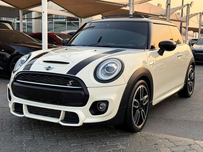 Подержанный MINI Hatch Cooper S III (F55/F56) Рестайлинг, 2.0 л, 2020 в Дубае от Al Qemah Used Cars Бежевый цвет. GCC | AUTO.AE