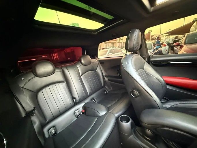 Подержанный MINI Hatch Cooper S III (F55/F56) Рестайлинг, 2.0 л, 2020 в Дубае от Al Qemah Used Cars Бежевый цвет. GCC | AUTO.AE