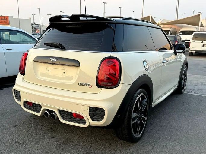 Подержанный MINI Hatch Cooper S III (F55/F56) Рестайлинг, 2.0 л, 2020 в Дубае от Al Qemah Used Cars Бежевый цвет. GCC | AUTO.AE