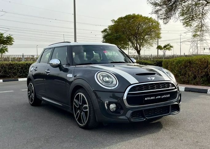 Подержанный MINI Hatch Cooper S III (F55/F56), 2.0 л, 2018 в Дубае от Auto Links LLC Черный цвет. GCC | AUTO.AE
