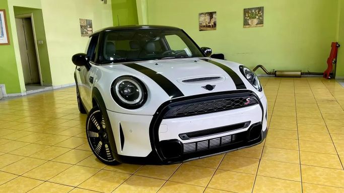 مستعملة MINI Hatch Cooper S عملية فيس ليفت III (F55/F56) 2, 2.0 l, 2024 في في دبي من Winner Motors ، اللون أبيض. مواصفات الخليج | AUTO.AE | إعلان #252208