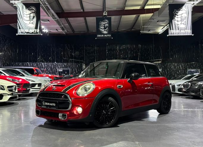 Подержанный MINI Hatch Cooper S III (F55/F56), 2.0 л, 2016 в Дубае от Zeus Motors Красный цвет. GCC | AUTO.AE | Объявление #271631
