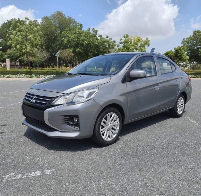 مستعملة Mitsubishi Attrage أنا فيس ليفت, 1.2 l, 2022 في في دبي من Tamilan Specialized Vehicles Trading LLC، اللون رمادي.  | AUTO.AE