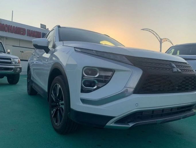 New Mitsubishi Eclipse Cross I Facelift, 1.5 l, 2024 in Dubai by Mohamed Hakim Motors, White color. GCC Specs | AUTO.AE