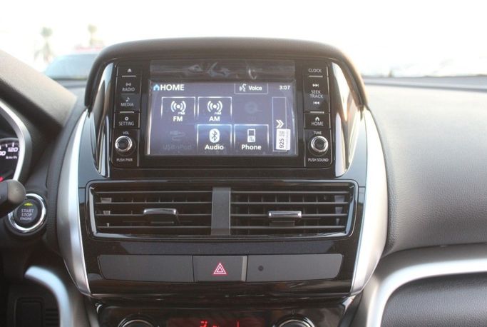 Новый Mitsubishi Eclipse Cross I Рестайлинг, 1.5 л, 2023 в Дубае от Titanum Cars Белый цвет. Other | AUTO.AE
