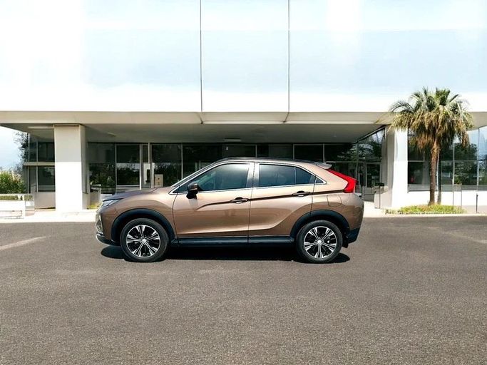 Подержанный Mitsubishi Eclipse Cross I, 1.5 л, 2019 в Дубае от Andaleeb Cars Коричневый цвет. GCC | AUTO.AE