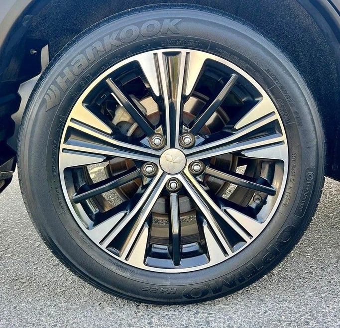 Подержанный Mitsubishi Eclipse Cross I, 1.5 л, 2018 в Дубае от Designo Cars Trading Серебристый цвет. GCC | AUTO.AE