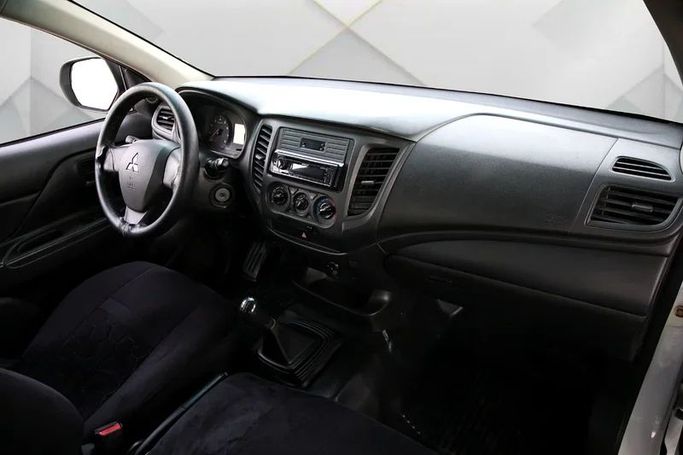 Used Mitsubishi L200 V Facelift, 2.4 l, 2019 in Dubai by Mohammad Alkarak Motors, White color. GCC Specs | AUTO.AE