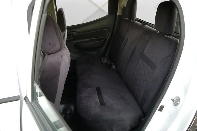 Used Mitsubishi L200 V Facelift, 2.4 l, 2019 in Dubai by Mohammad Alkarak Motors, White color. GCC Specs | AUTO.AE
