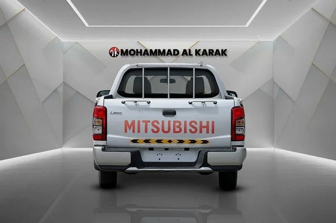 Used Mitsubishi L200 V Facelift, 2.4 l, 2019 in Dubai by Mohammad Alkarak Motors, White color. GCC Specs | AUTO.AE