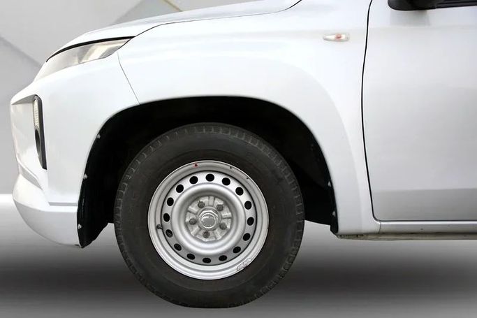 Used Mitsubishi L200 V Facelift, 2.4 l, 2019 in Dubai by Mohammad Alkarak Motors, White color. GCC Specs | AUTO.AE