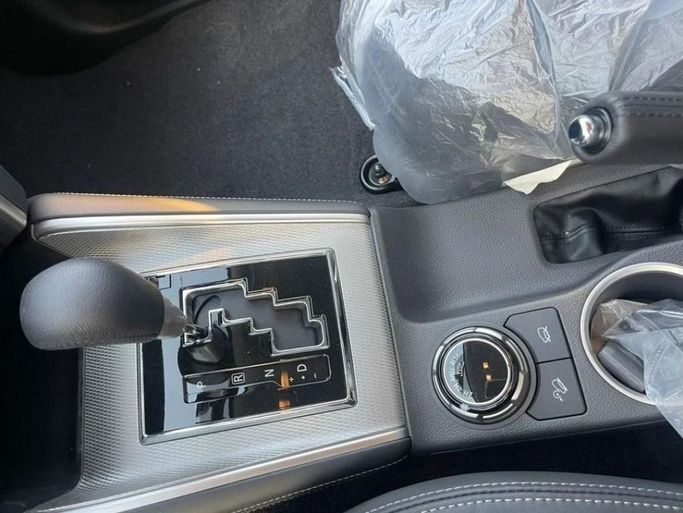 Новый Mitsubishi L200 V Рестайлинг, 2.4 л, 2023 в Дубае от Mohamed Hakim Motors Черный цвет. Other | AUTO.AE