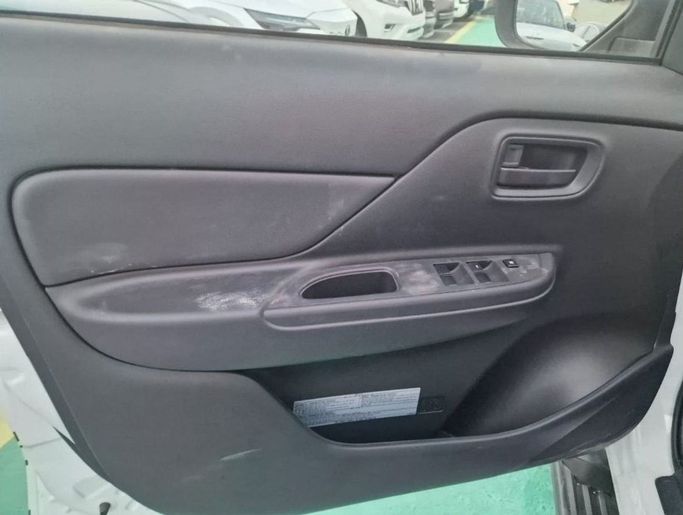 Новый Mitsubishi L200 V Рестайлинг, 2.4 л, 2023 в Дубае от Mohamed Hakim Motors Черный цвет. GCC | AUTO.AE