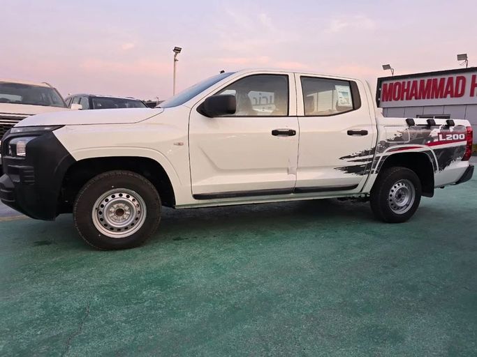Новый Mitsubishi L200 VI, 2.4 л, 2024 в Дубае от Mohamed Hakim Motors Белый цвет. Other | AUTO.AE