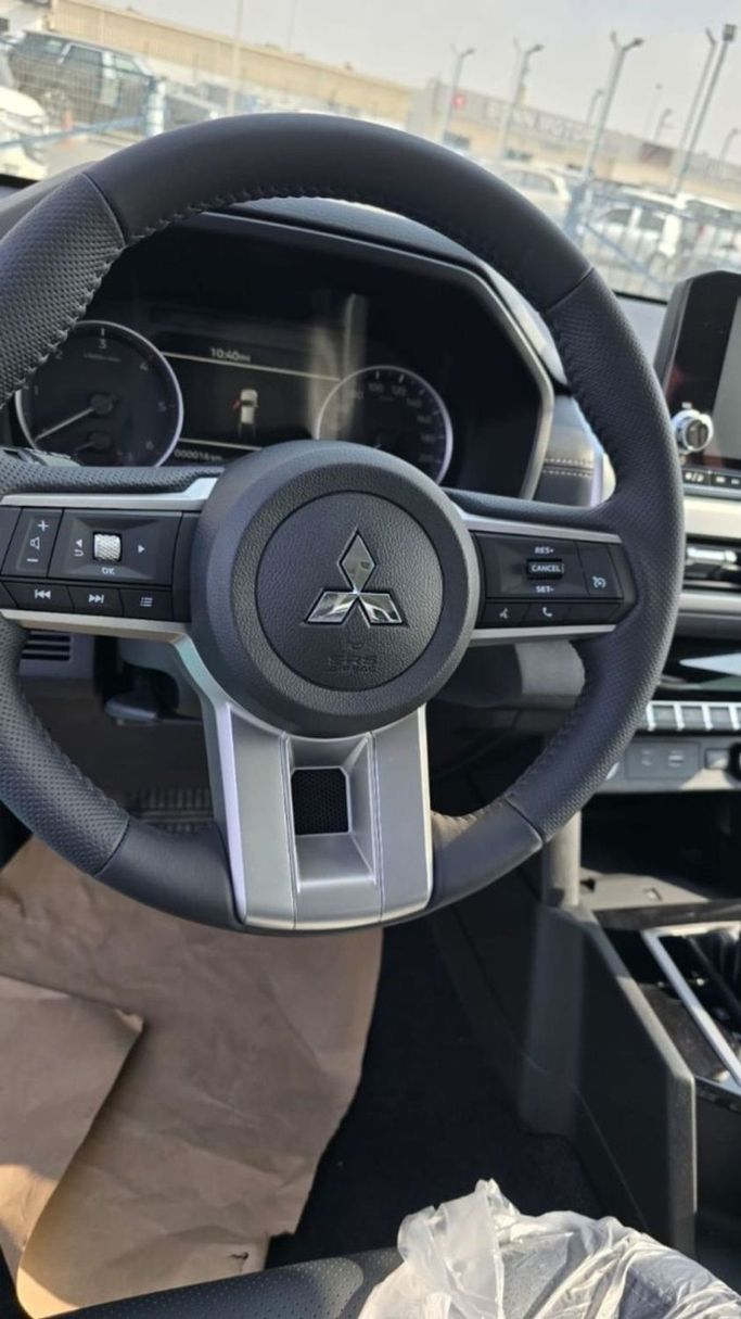 Новый Mitsubishi L200 V Рестайлинг, 2.4 л, 2024 в Дубае от Mohamed Hakim Motors Белый цвет. Other | AUTO.AE