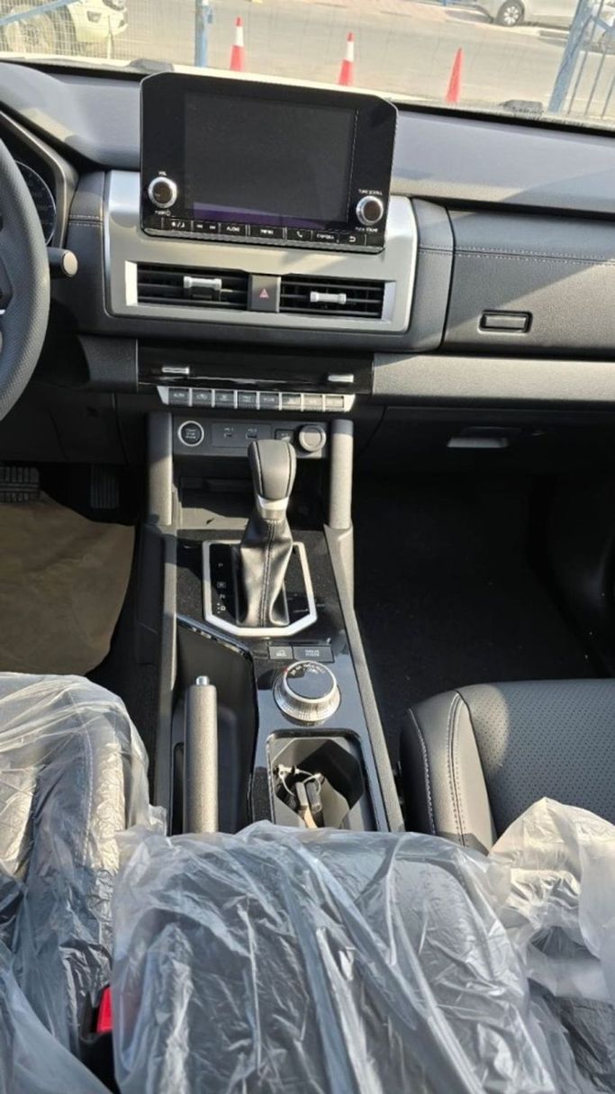 Новый Mitsubishi L200 V Рестайлинг, 2.4 л, 2024 в Дубае от Mohamed Hakim Motors Белый цвет. Other | AUTO.AE