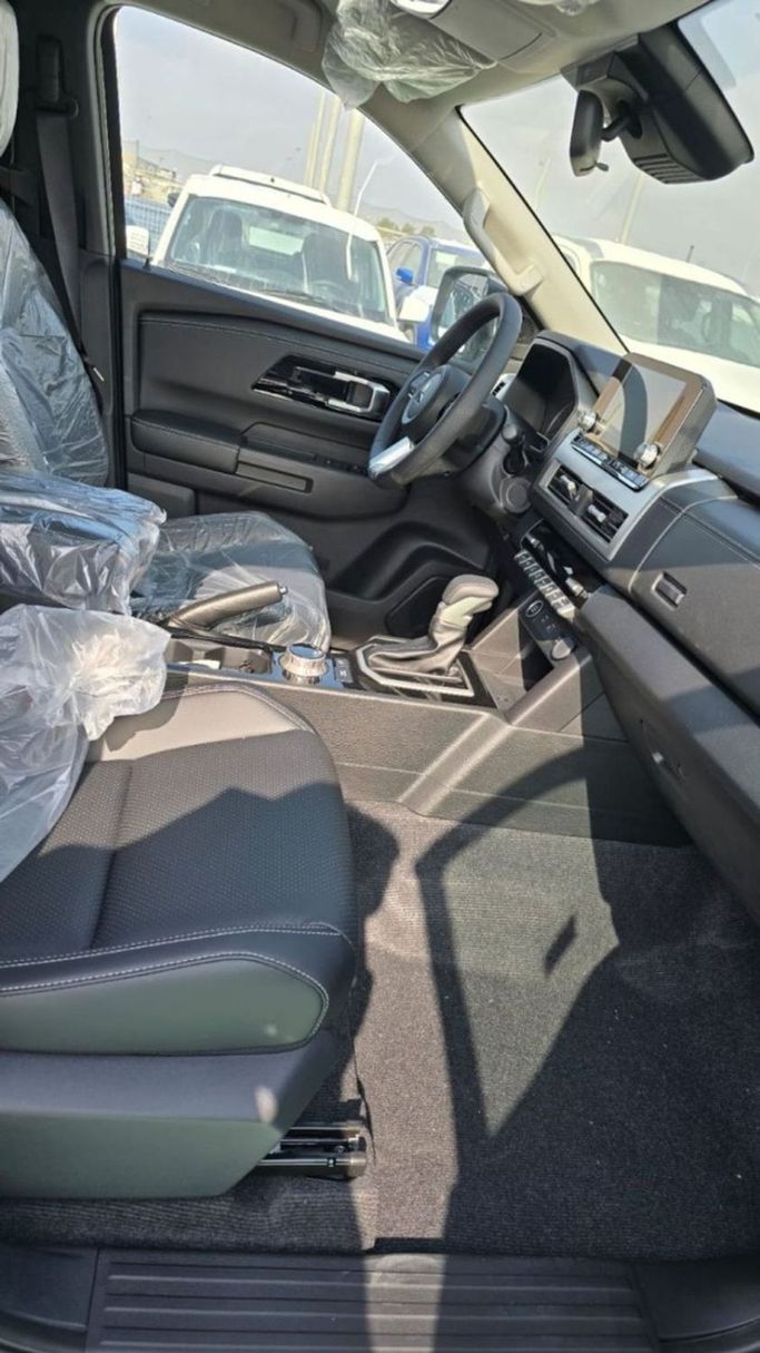 Новый Mitsubishi L200 V Рестайлинг, 2.4 л, 2024 в Дубае от Mohamed Hakim Motors Белый цвет. Other | AUTO.AE