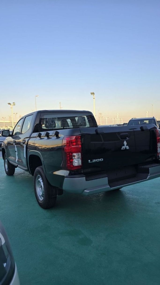 Новый Mitsubishi L200 V Рестайлинг, 2.4 л, 2025 в Дубае от Mohamed Hakim Motors Черный цвет. Other | AUTO.AE