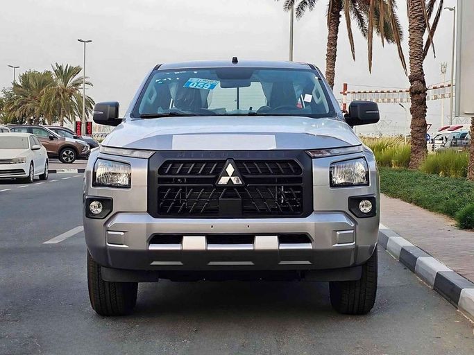 Новый Mitsubishi L200 VI, 2.4 л, 2024 в Дубае от SK Motors Серебристый цвет. GCC | AUTO.AE