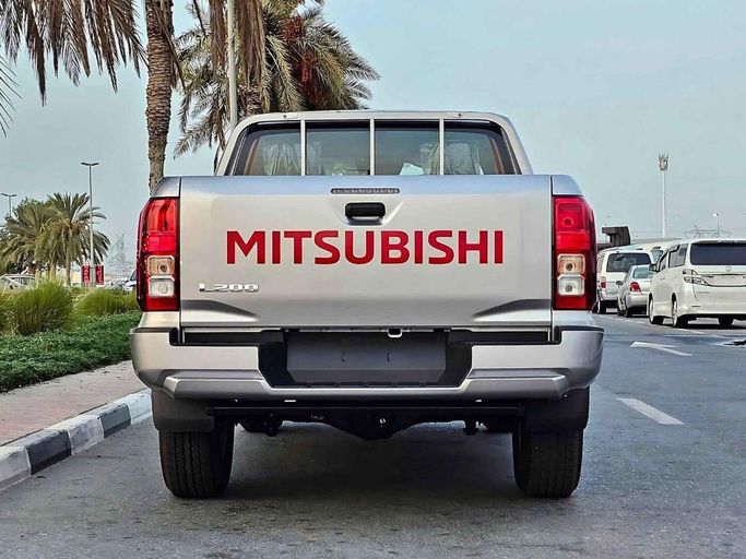 Новый Mitsubishi L200 VI, 2.4 л, 2024 в Дубае от SK Motors Серебристый цвет. GCC | AUTO.AE