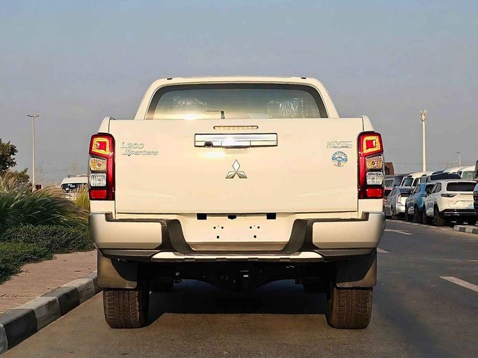 Новый Mitsubishi L200 V Рестайлинг, 2.4 л, 2022 в Дубае от SK Motors Белый цвет. GCC | AUTO.AE