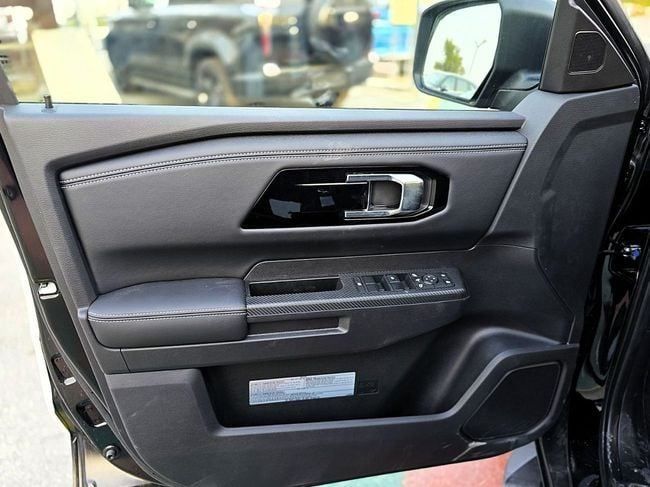 New Mitsubishi L200 VI, 2.4 l, 2025 in Dubai by Soltan Auto, Black color. Other | AUTO.AE