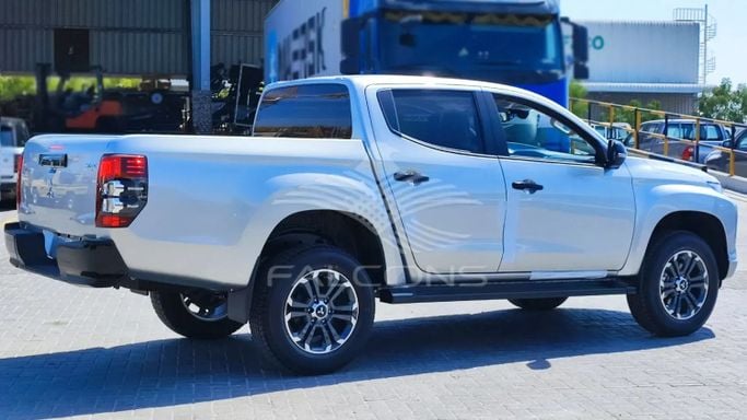 Новый Mitsubishi L200 V Рестайлинг, 2.4 л, 2023 в Дубае от Falcons GT Motors FZCO Серебристый цвет.  | AUTO.AE