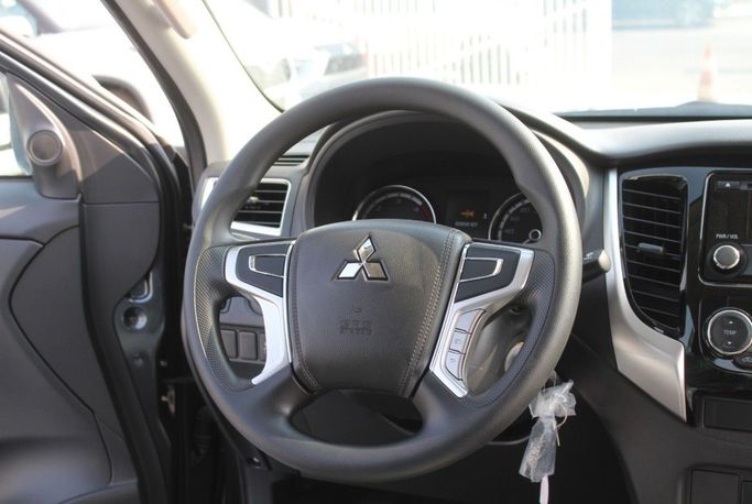 Новый Mitsubishi L200 V Рестайлинг, 2.4 л, 2023 в Дубае от Titanum Cars Серый цвет. Other | AUTO.AE