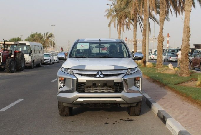 Новый Mitsubishi L200 V Рестайлинг, 2.4 л, 2023 в Дубае от Titanum Cars Серебристый цвет. Other | AUTO.AE