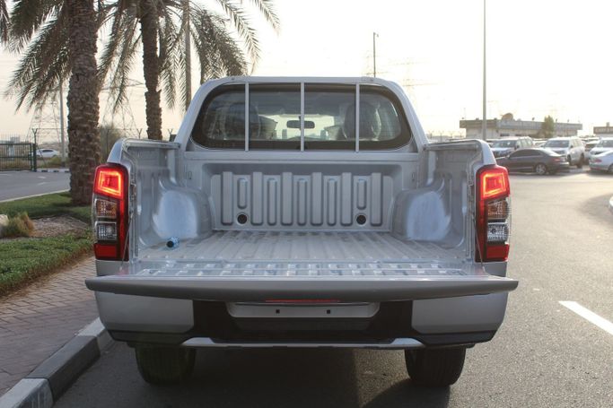 Новый Mitsubishi L200 V Рестайлинг, 2.4 л, 2023 в Дубае от Titanum Cars Серебристый цвет. Other | AUTO.AE
