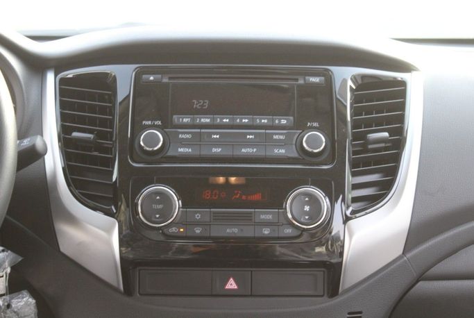 Новый Mitsubishi L200 V Рестайлинг, 2.4 л, 2023 в Дубае от Titanum Cars Серебристый цвет. Other | AUTO.AE