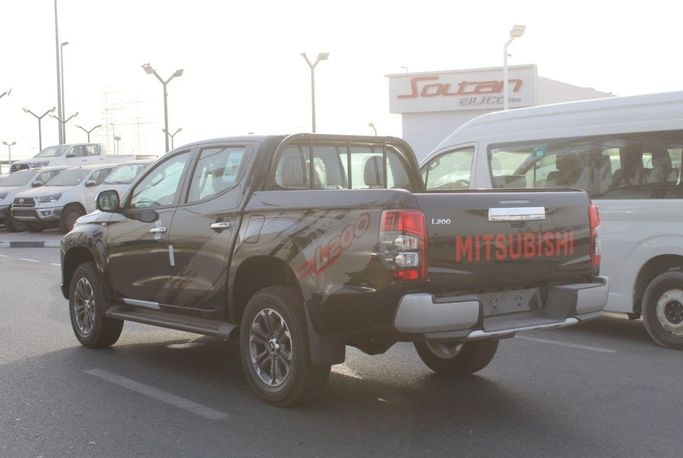 Новый Mitsubishi L200 V Рестайлинг, 2.4 л, 2023 в Дубае от Titanum Cars Черный цвет. Other | AUTO.AE