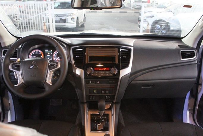 Новый Mitsubishi L200 V Рестайлинг, 2.4 л, 2023 в Дубае от Titanum Cars Белый цвет. Other | AUTO.AE