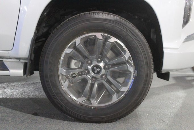 Новый Mitsubishi L200 V Рестайлинг, 2.4 л, 2023 в Дубае от Titanum Cars Белый цвет. Other | AUTO.AE