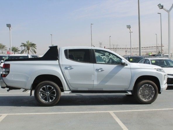 Новый Mitsubishi L200 V Рестайлинг, 2.4 л, 2023 в Дубае от Titanum Cars Белый цвет. Other | AUTO.AE