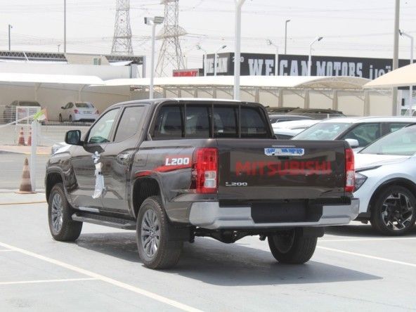 Новый Mitsubishi L200 VI, 2.4 л, 2024 в Дубае от Titanum Cars Коричневый цвет. Other | AUTO.AE