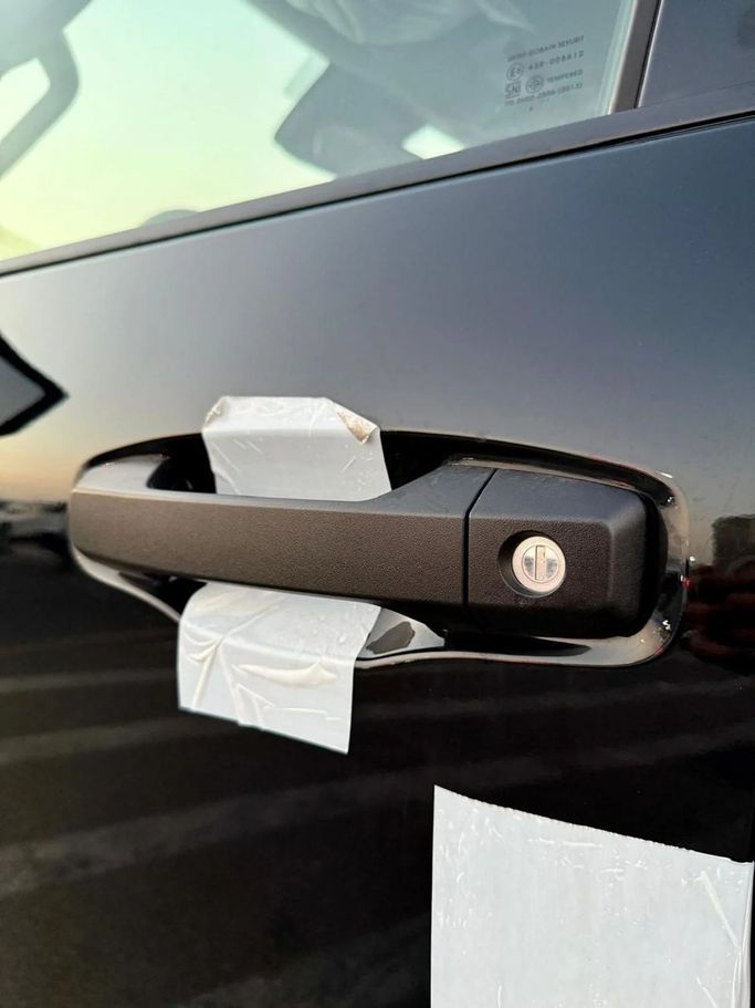 New Mitsubishi L200 VI, 2.4 l, 2025 in Dubai by World Center Motors FZE, Black color. Other | AUTO.AE