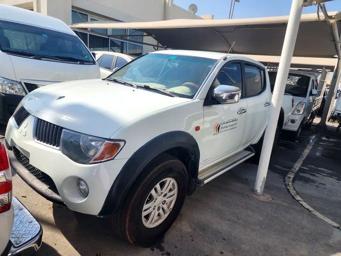 Подержанный Mitsubishi L200 IV, 2.5 л, 2008 в Дубае от Abdo Al Muthanna Used Cars Белый цвет. GCC | AUTO.AE