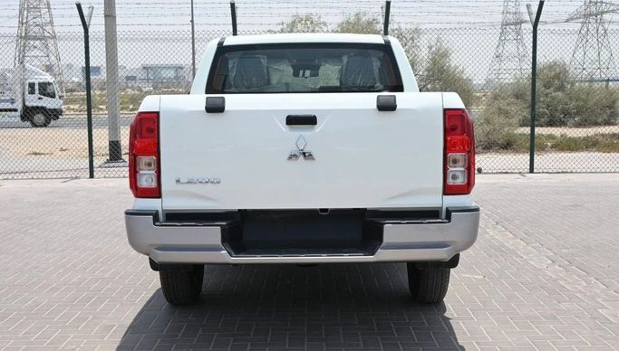 جديدة Mitsubishi L200 شد الوجه V, 2.4 l, 2025 في في دبي من AYT Motors، اللون أبيض. أخرى | AUTO.AE